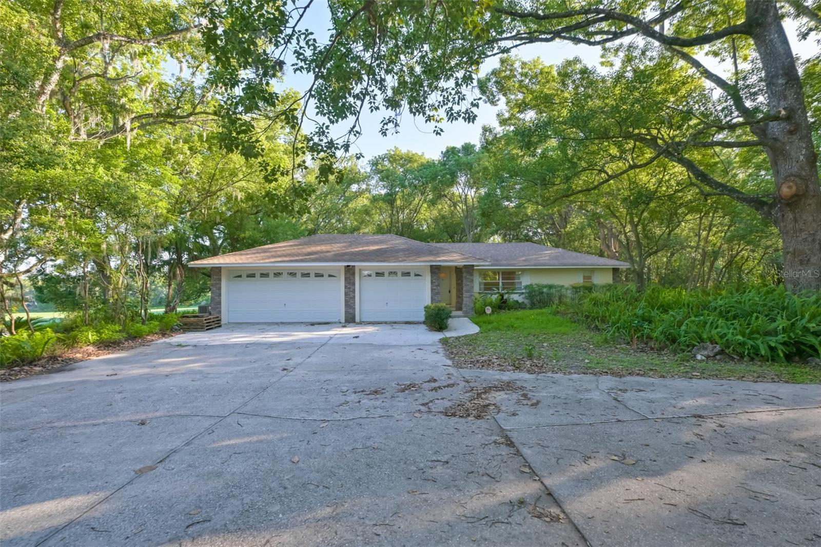 Private and Wooded, custom-built home on 2.5 acres, convenient to close amenities and Dade City Downtown.