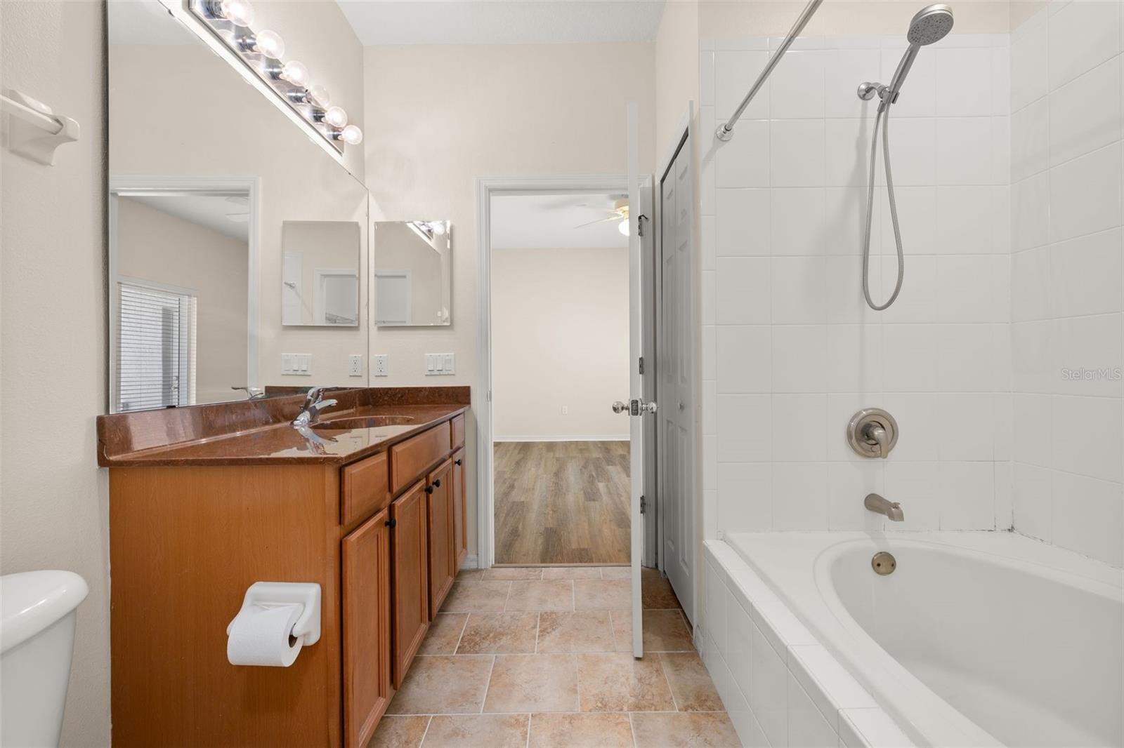 TENNYSON PK/SUMMERPORT - Residential