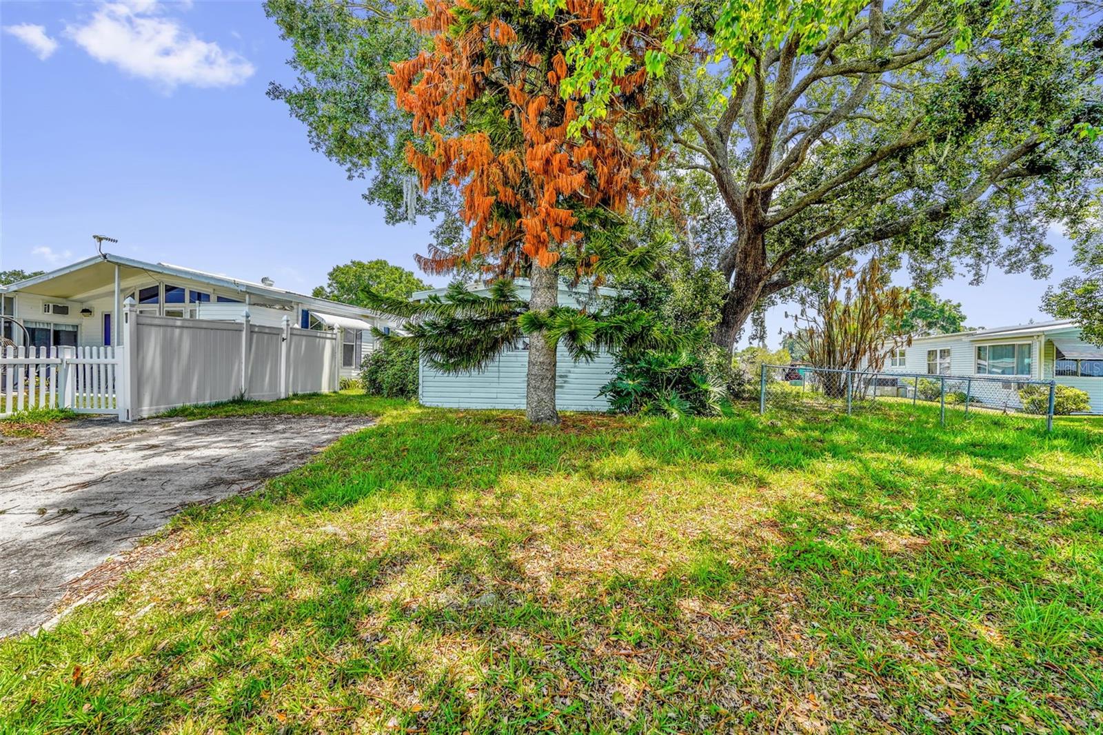 LAKE MARIANA ACRES - Land
