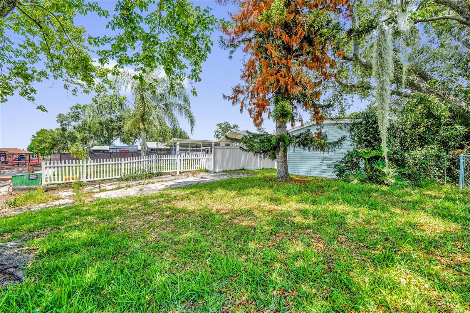 LAKE MARIANA ACRES - Land