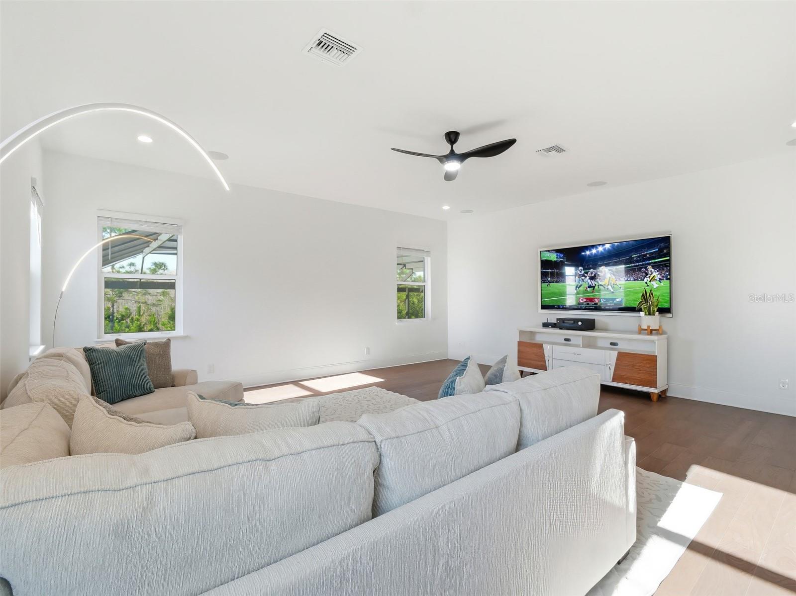 LAUREL POINTE PH 1 - Residential