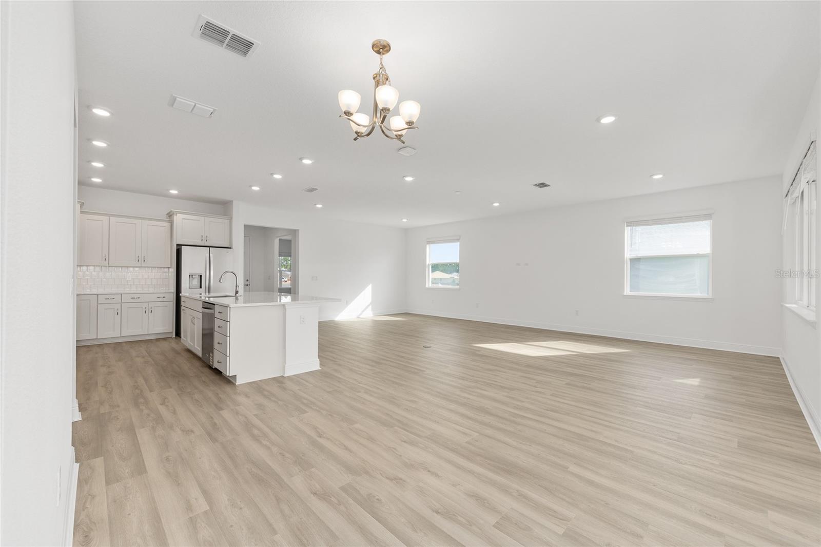 ON TOP OF THE WORLD - Residential