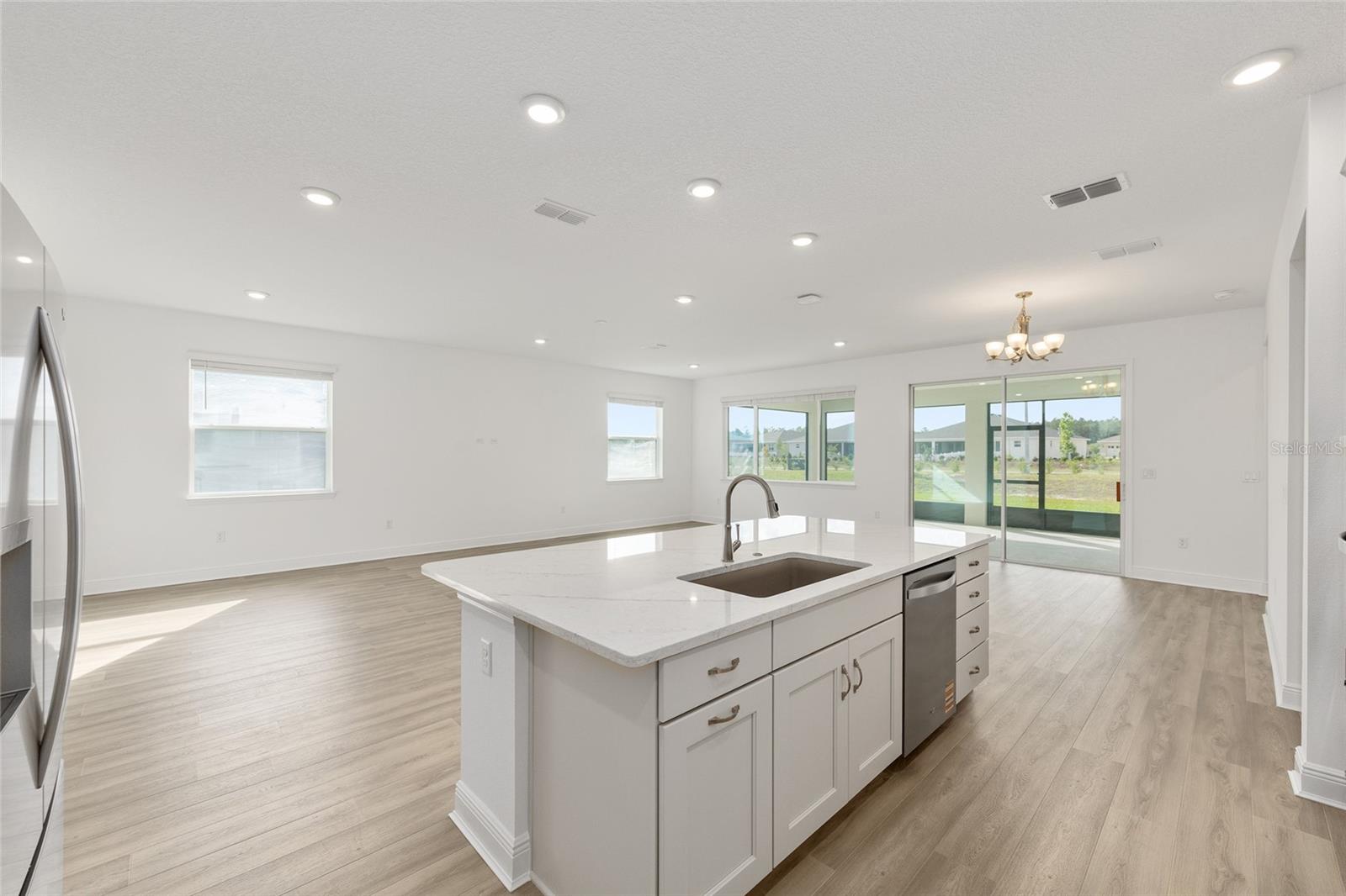 ON TOP OF THE WORLD - Residential