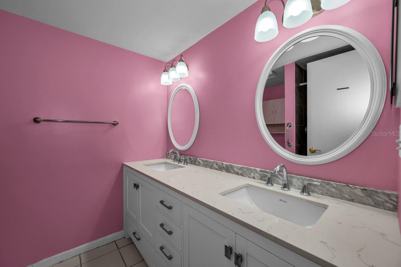 CONDO IV TARPON WOODS - Residential
