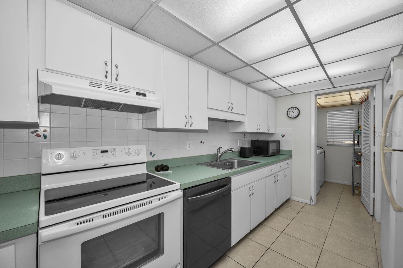CONDO IV TARPON WOODS - Residential