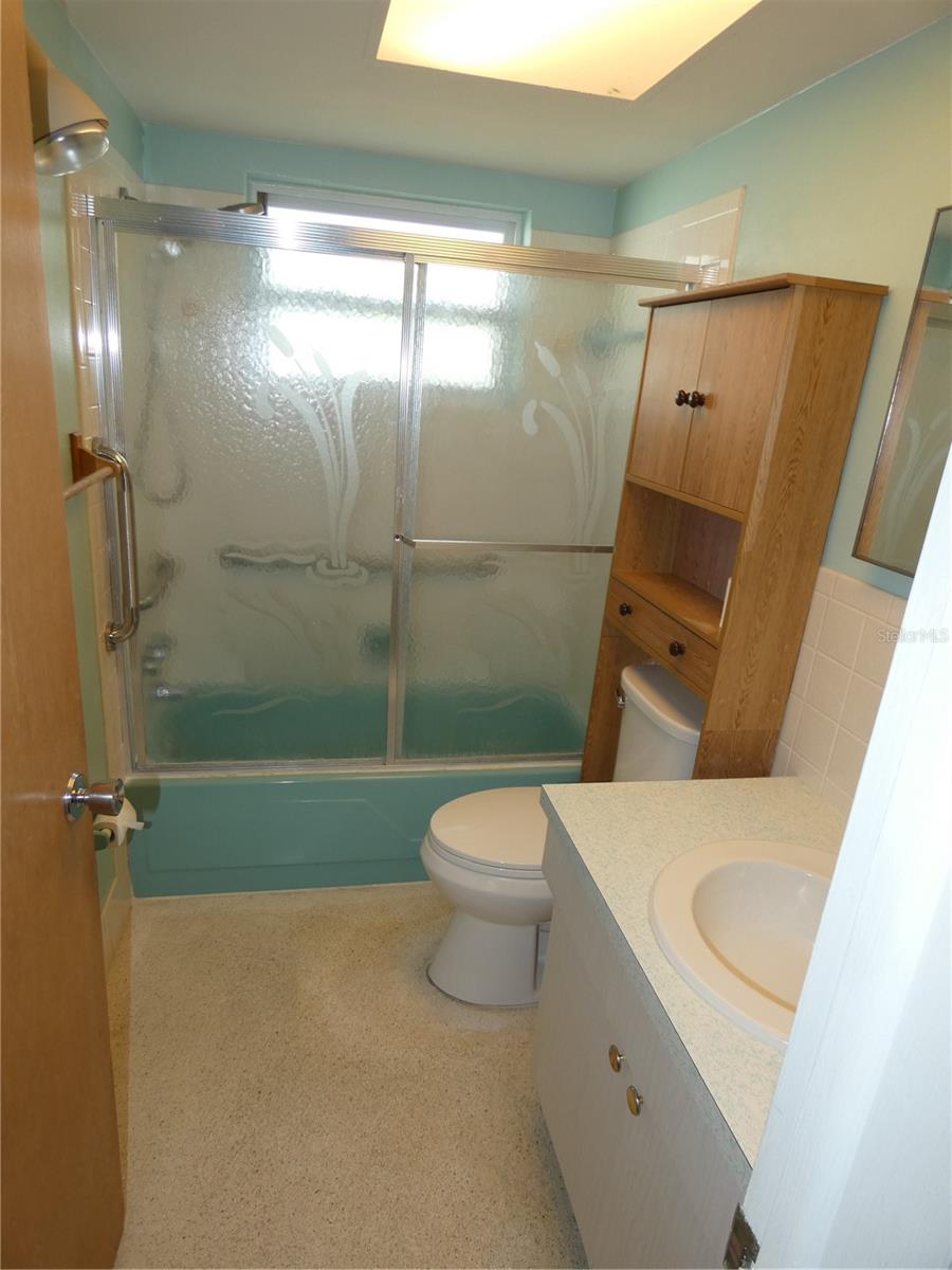 COLONIAL HILLS - Residential