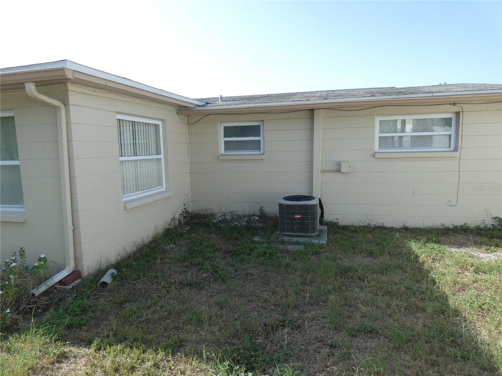 COLONIAL HILLS - Residential