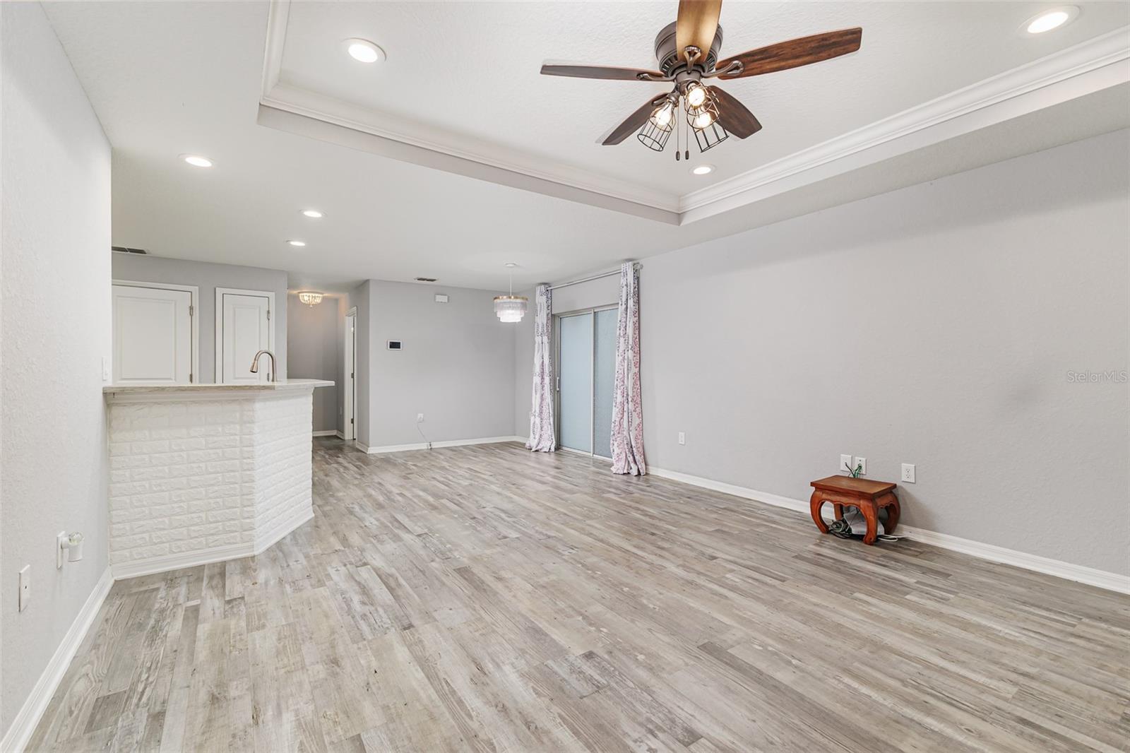 TOWER PALMS - Residential