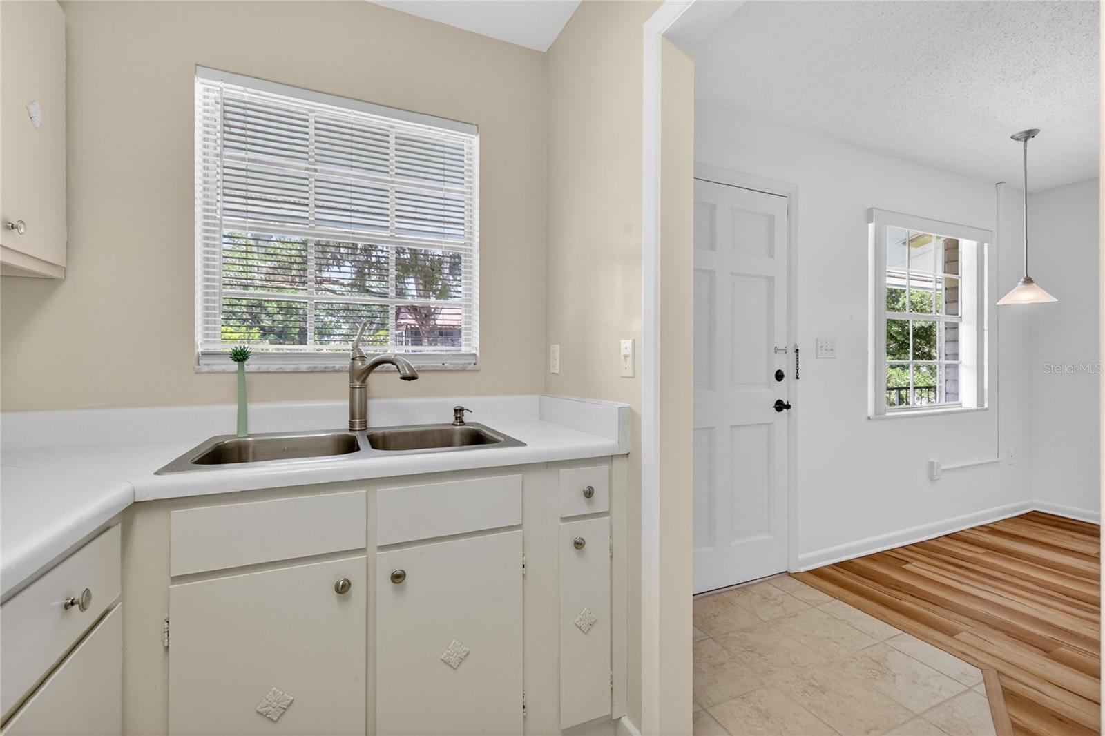 MOUNT DORA COLONIAL ARMS CONDO - Residential