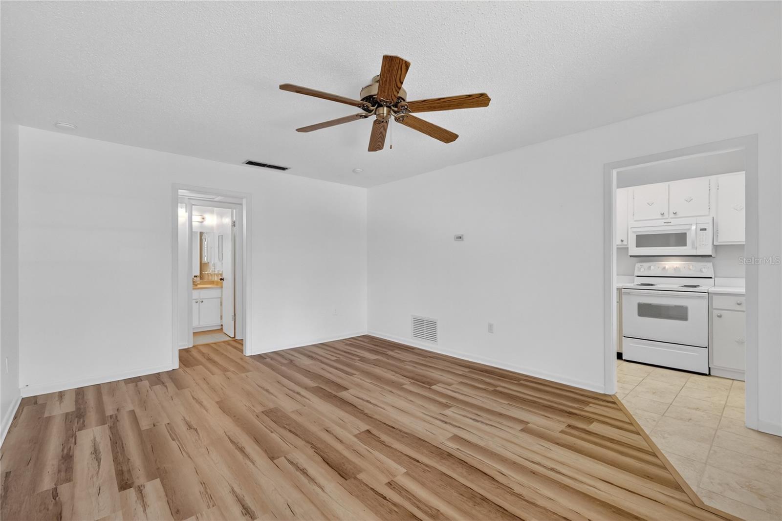 MOUNT DORA COLONIAL ARMS CONDO - Residential