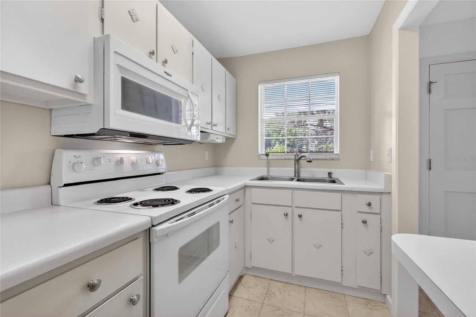 MOUNT DORA COLONIAL ARMS CONDO - Residential
