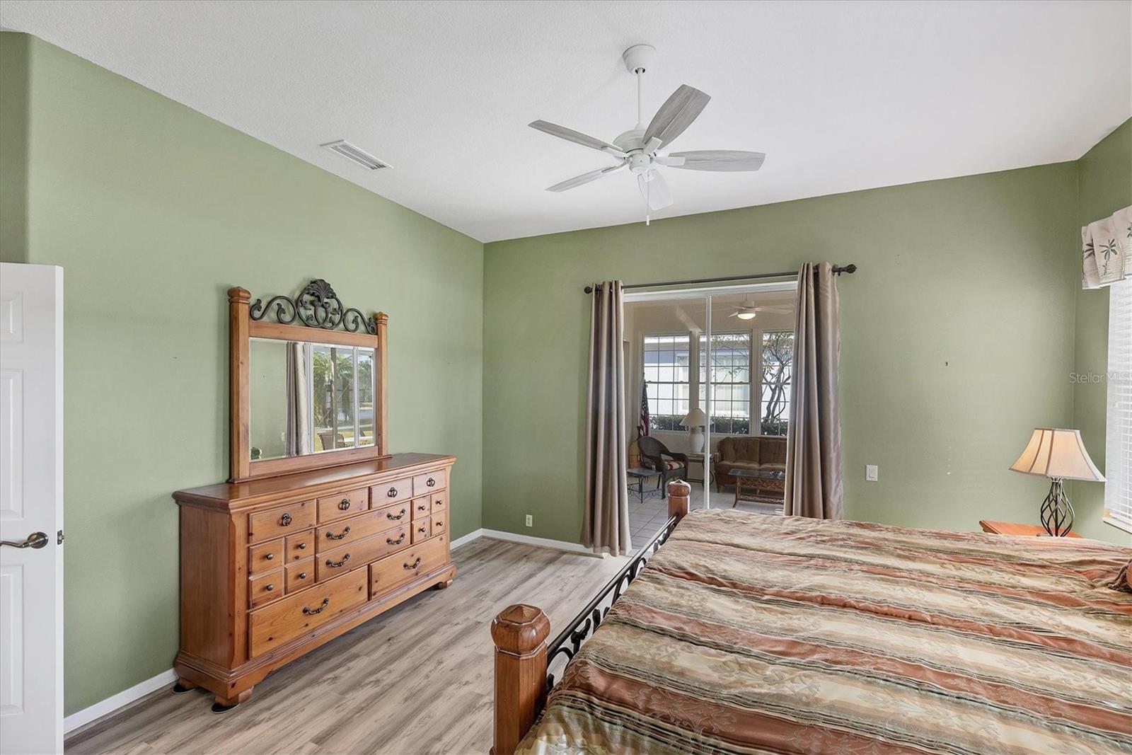 PELICAN POINTE GOLF & COUNTRY CLUB - Residential