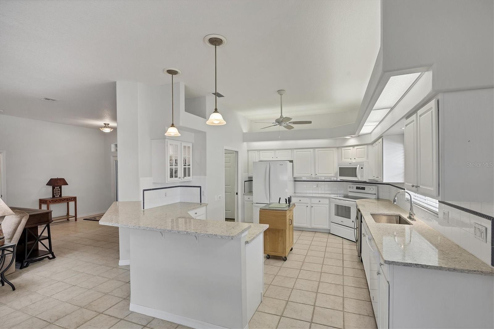 PELICAN POINTE GOLF & COUNTRY CLUB - Residential
