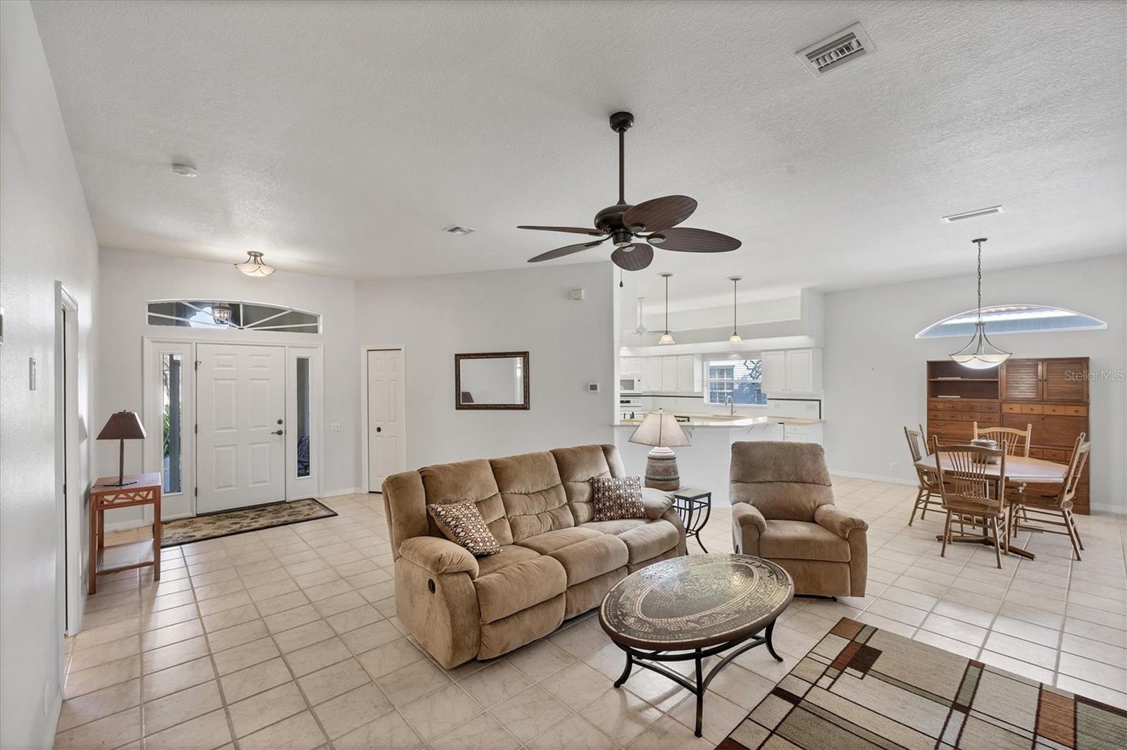 PELICAN POINTE GOLF & COUNTRY CLUB - Residential