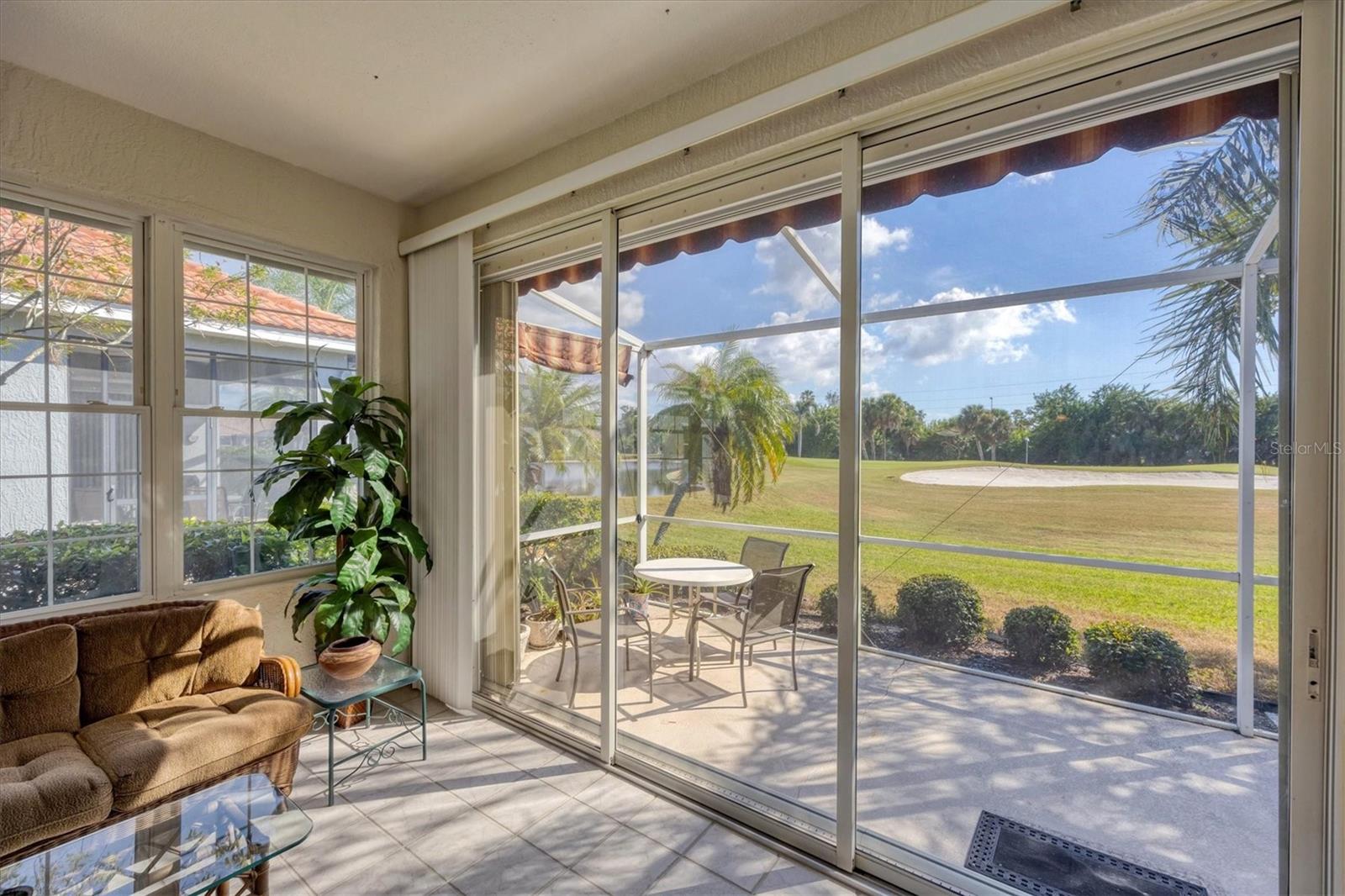 PELICAN POINTE GOLF & COUNTRY CLUB - Residential