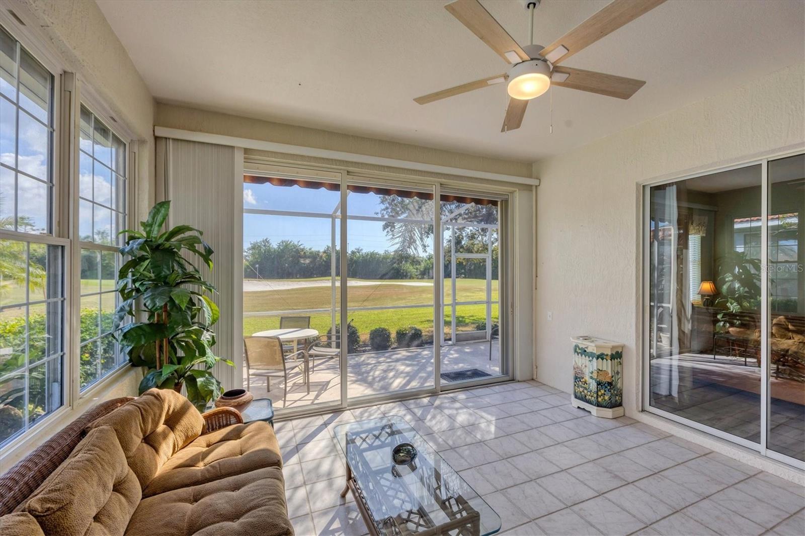 PELICAN POINTE GOLF & COUNTRY CLUB - Residential