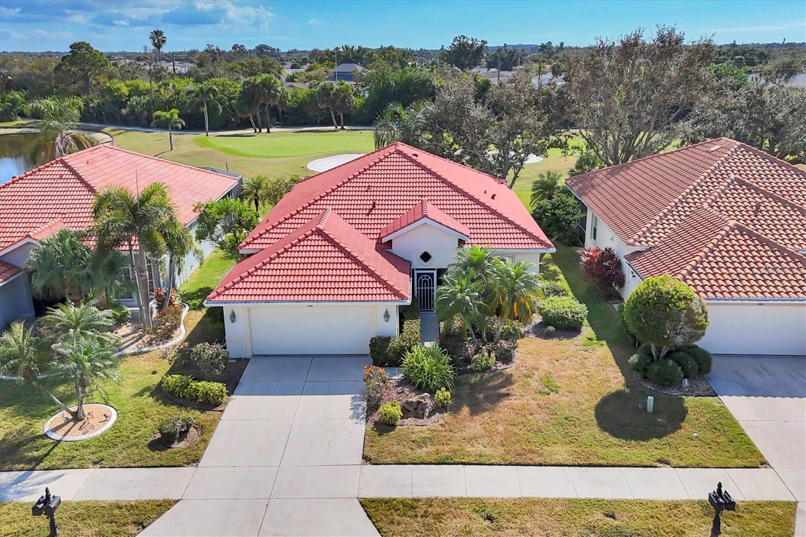 PELICAN POINTE GOLF & COUNTRY CLUB - Residential