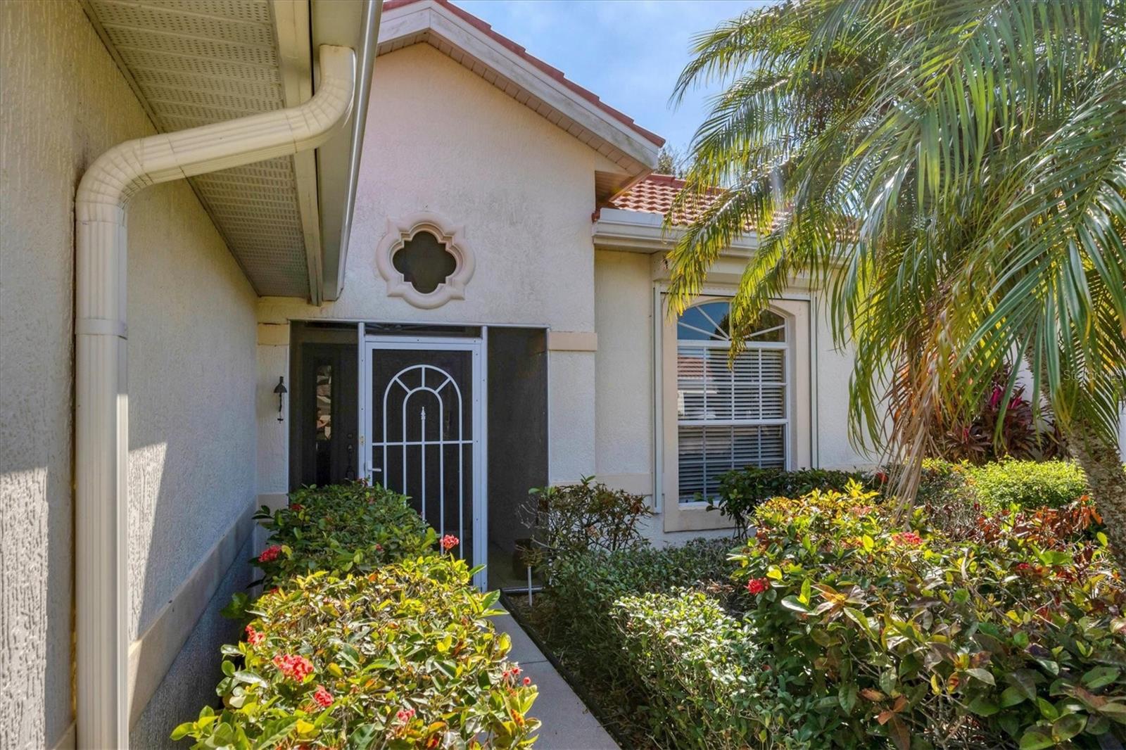PELICAN POINTE GOLF & COUNTRY CLUB - Residential