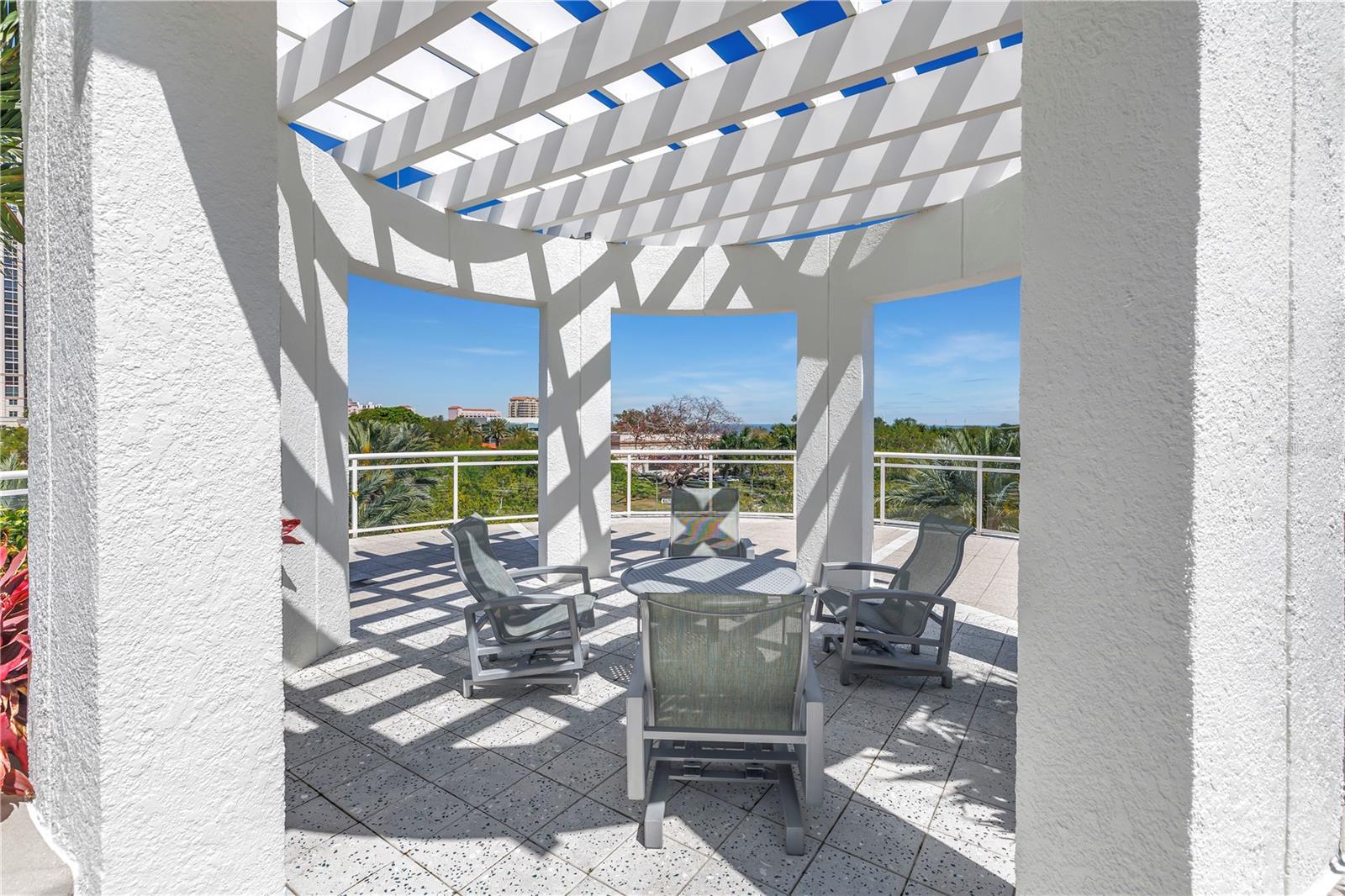 OVATION CONDO - Residential