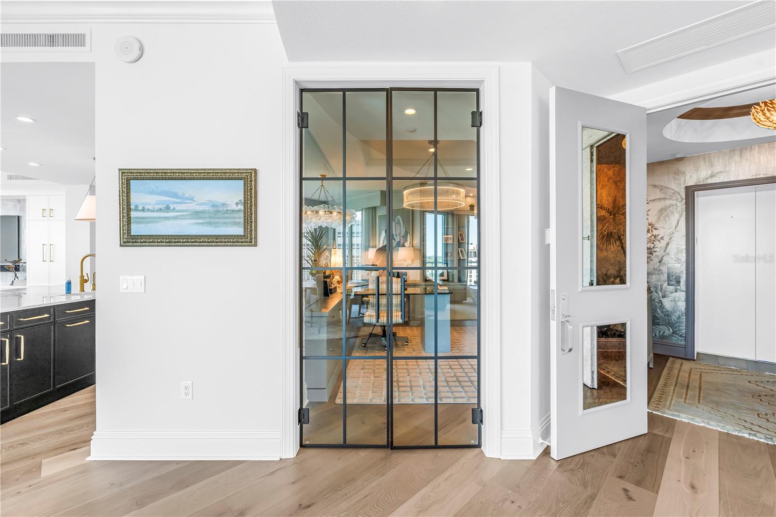 OVATION CONDO - Residential