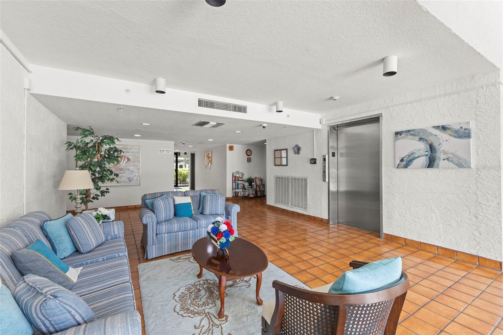 INVERNESS CONDO - Residential