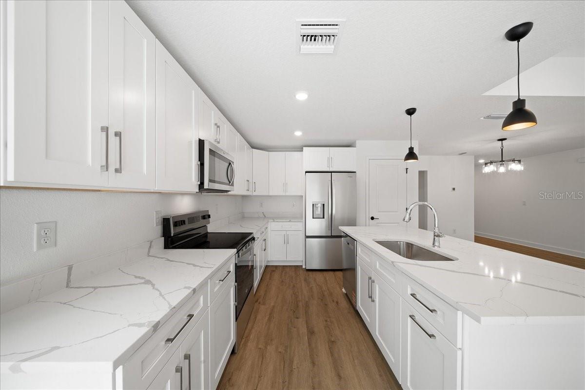 ROYAL HIGHLANDS - Residential
