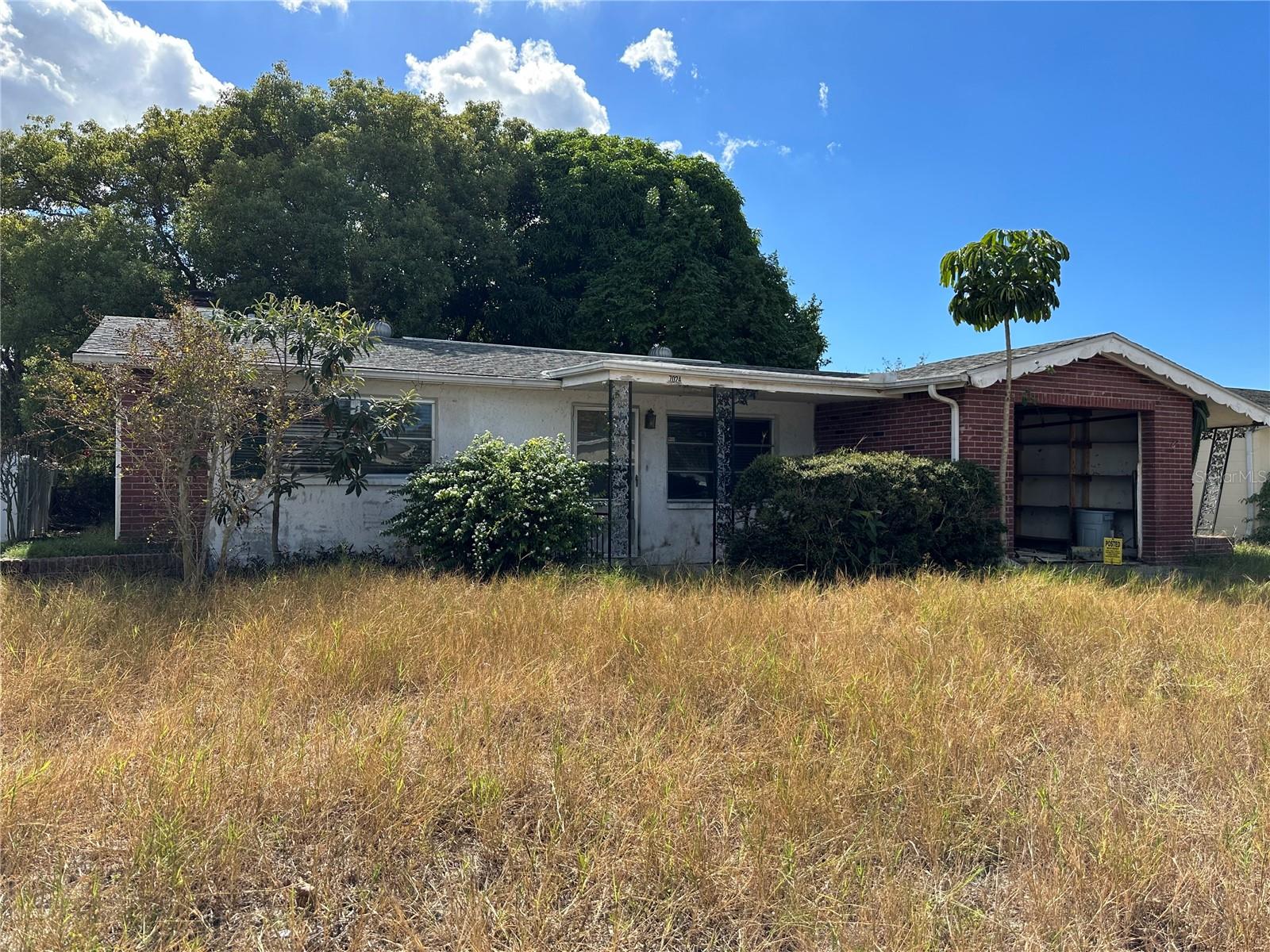 Investor Special!  Perfect home to make your own, rent or flip!  Let this home bring out your creativity.  Located in Regency Park
close to Shopping, Beaches, Entertainment and Tampa International Airport.  Let this home be your next Project