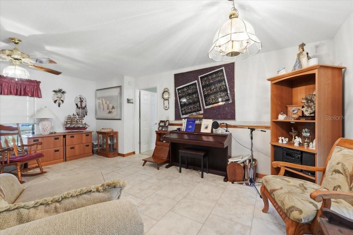 HIGHLAND LAKE ESTS-FLA - Residential