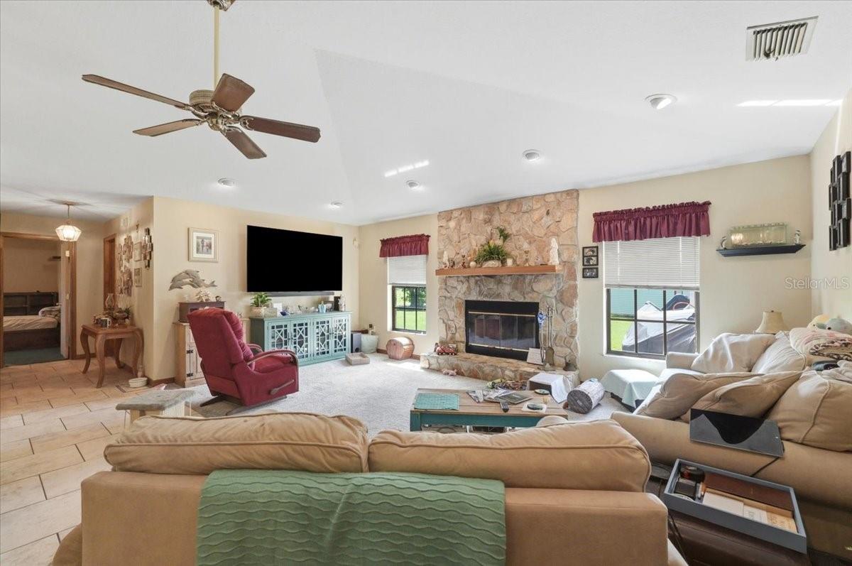 HIGHLAND LAKE ESTS-FLA - Residential