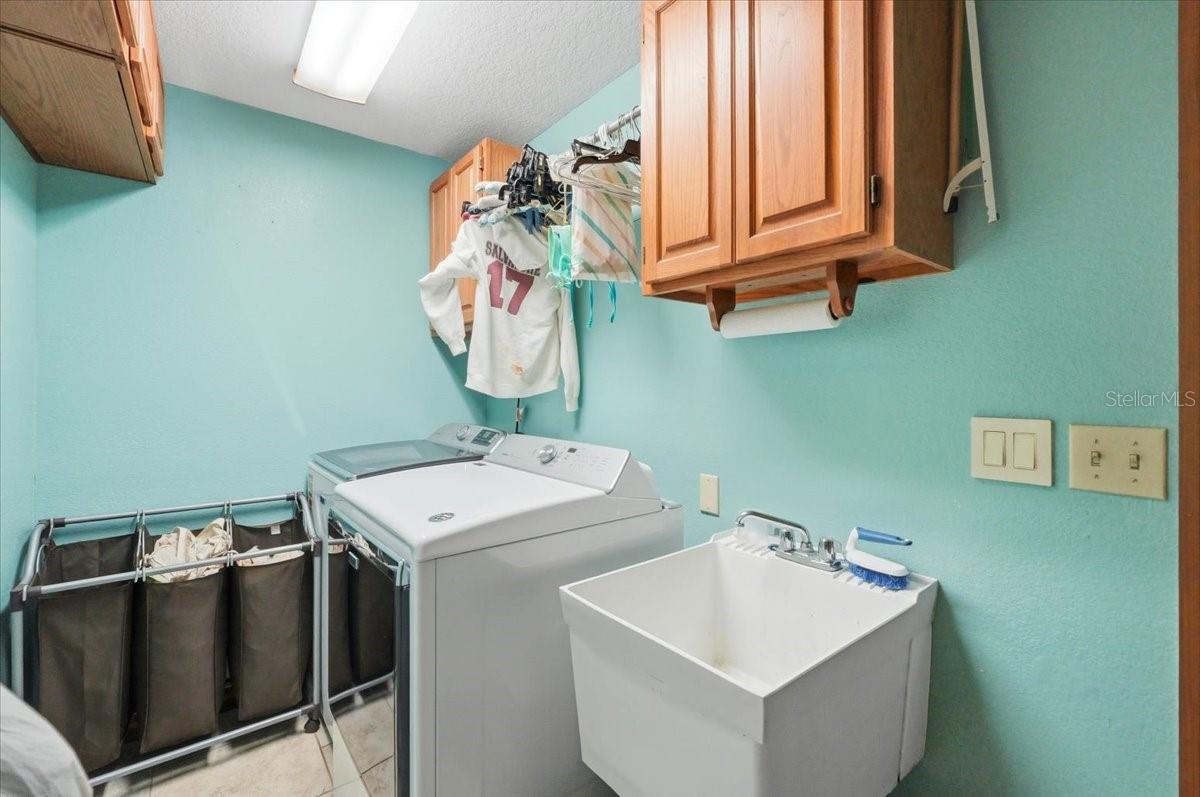 HIGHLAND LAKE ESTS-FLA - Residential