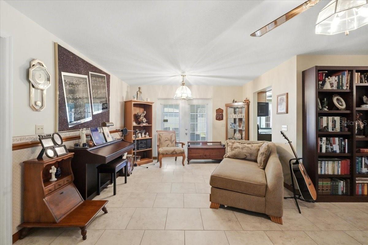 HIGHLAND LAKE ESTS-FLA - Residential
