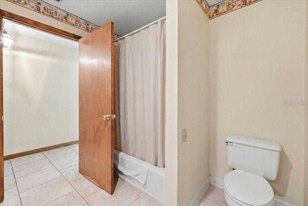 HIGHLAND LAKE ESTS-FLA - Residential