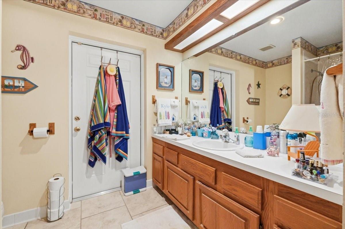 HIGHLAND LAKE ESTS-FLA - Residential