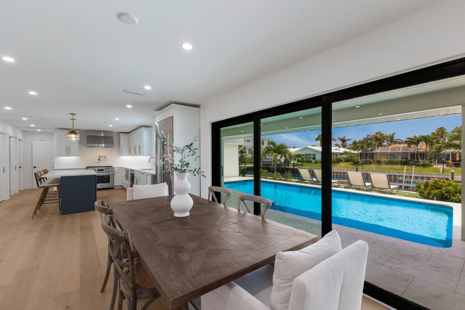 COUNTRY CLUB SHORES - Residential