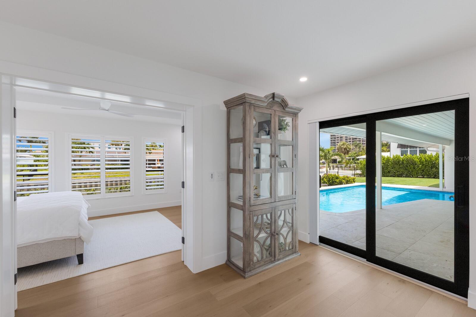 COUNTRY CLUB SHORES - Residential
