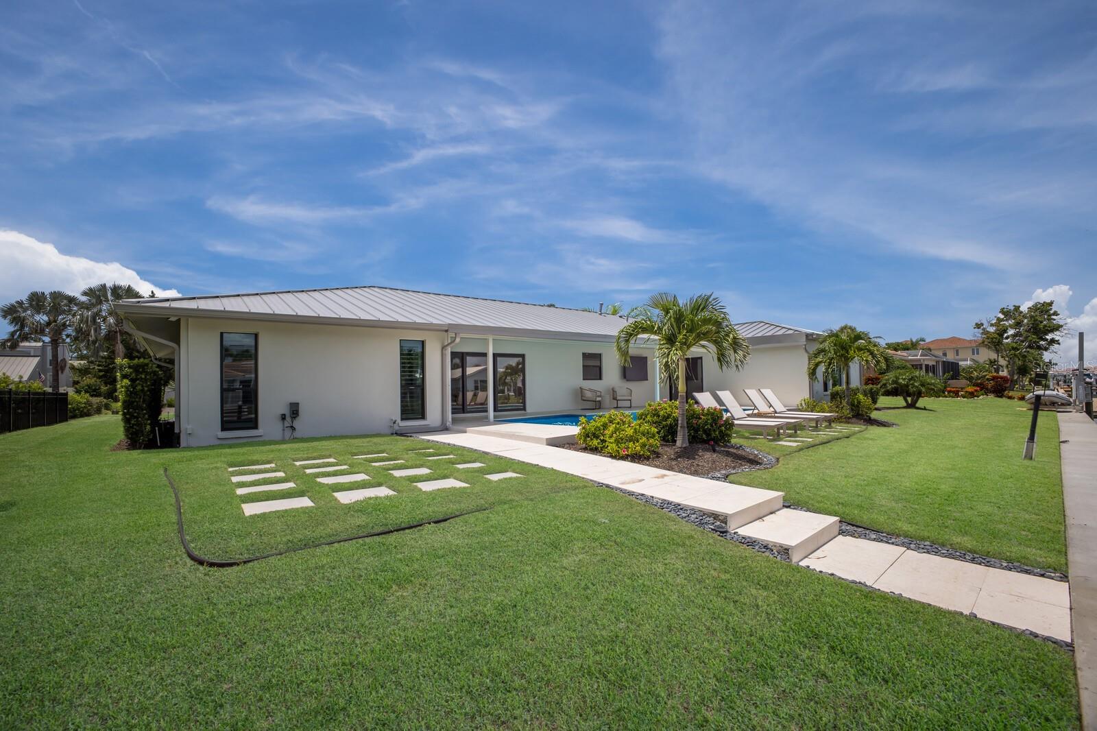 COUNTRY CLUB SHORES - Residential