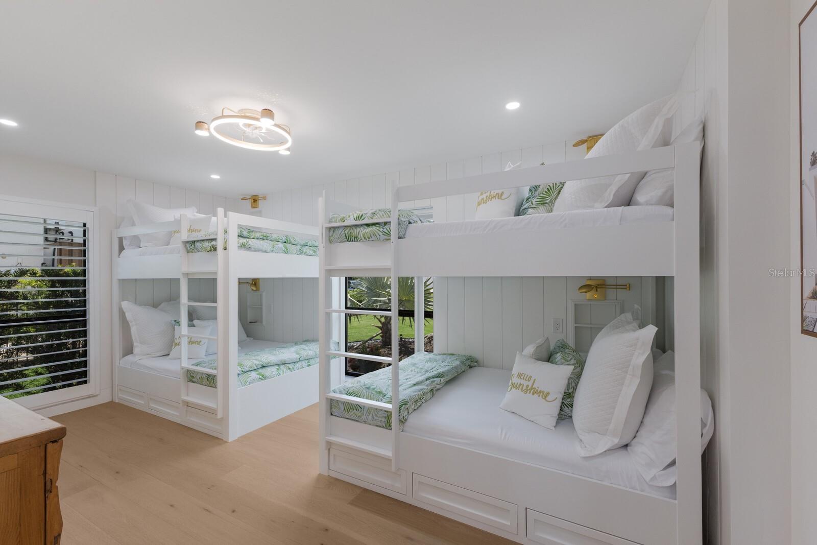 COUNTRY CLUB SHORES - Residential