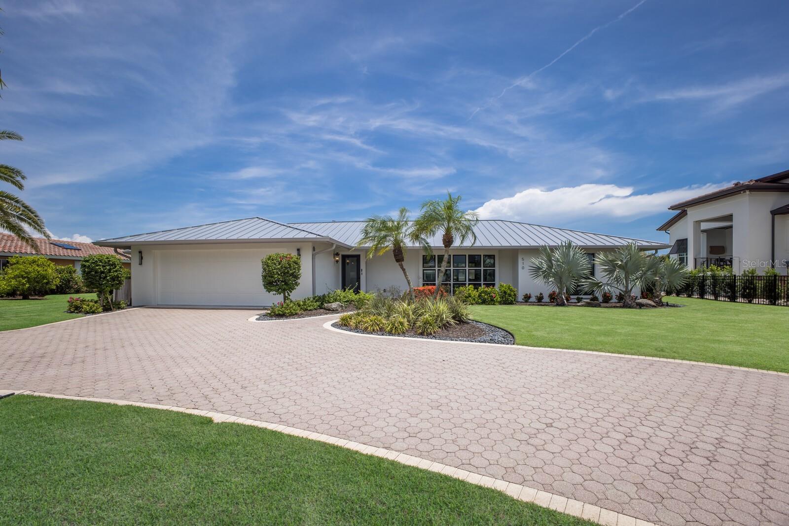 COUNTRY CLUB SHORES - Residential