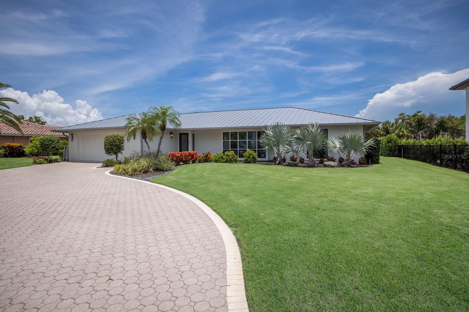 COUNTRY CLUB SHORES - Residential