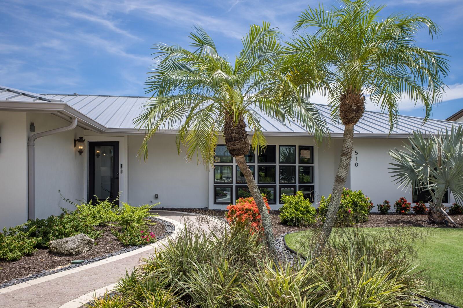 COUNTRY CLUB SHORES - Residential