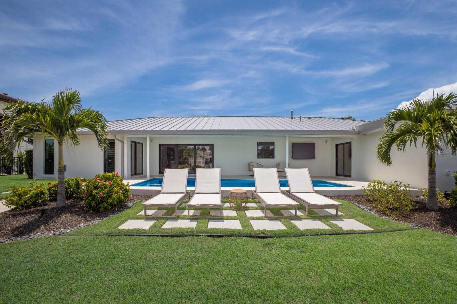 COUNTRY CLUB SHORES - Residential