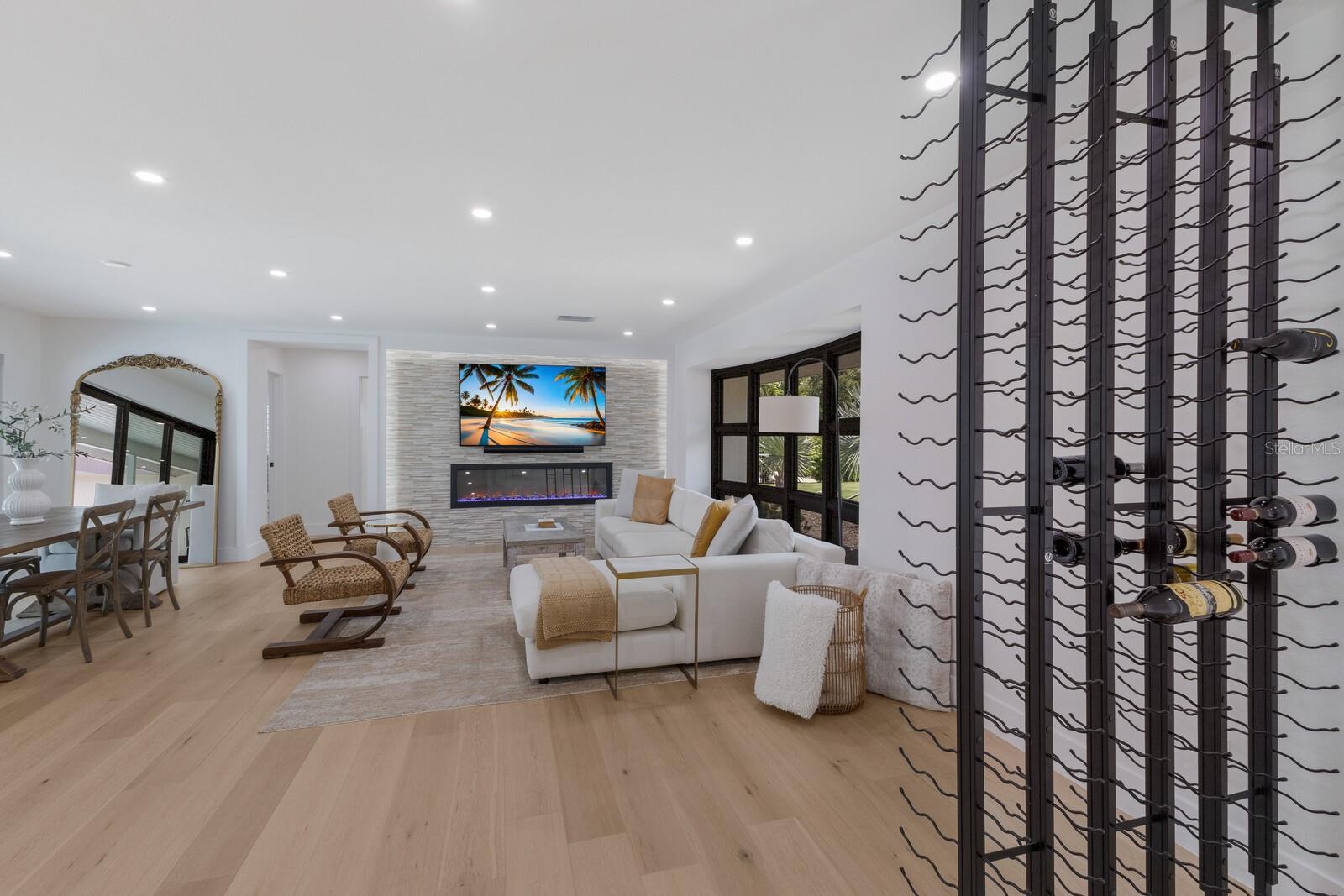 COUNTRY CLUB SHORES - Residential