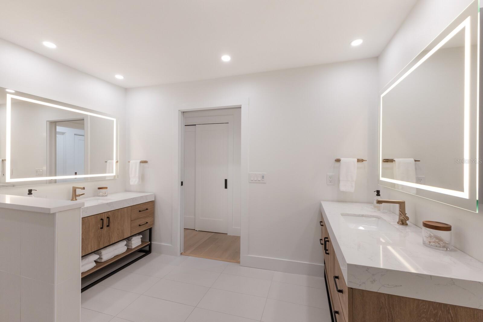 COUNTRY CLUB SHORES - Residential