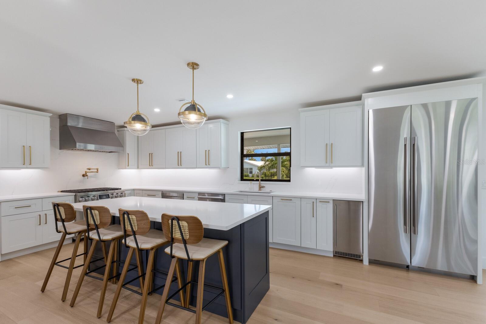 COUNTRY CLUB SHORES - Residential