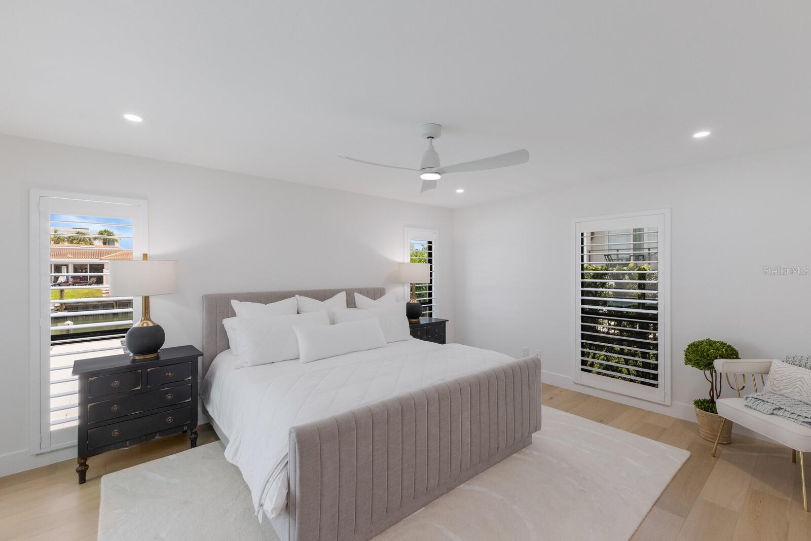COUNTRY CLUB SHORES - Residential