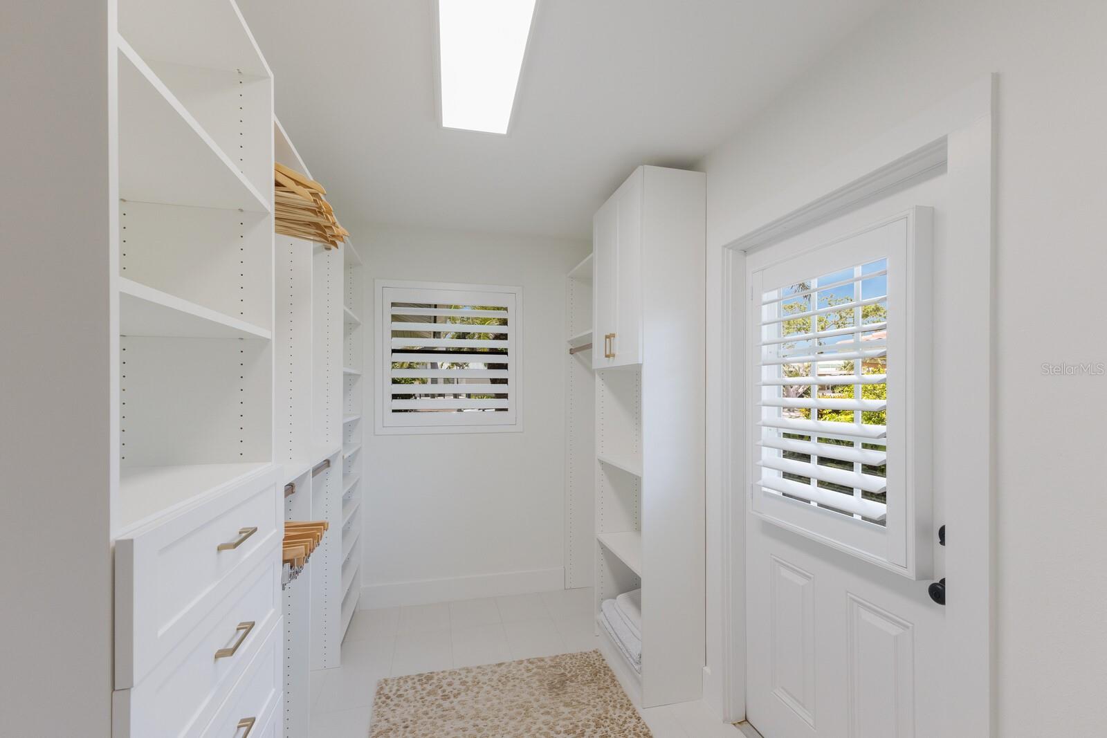 COUNTRY CLUB SHORES - Residential