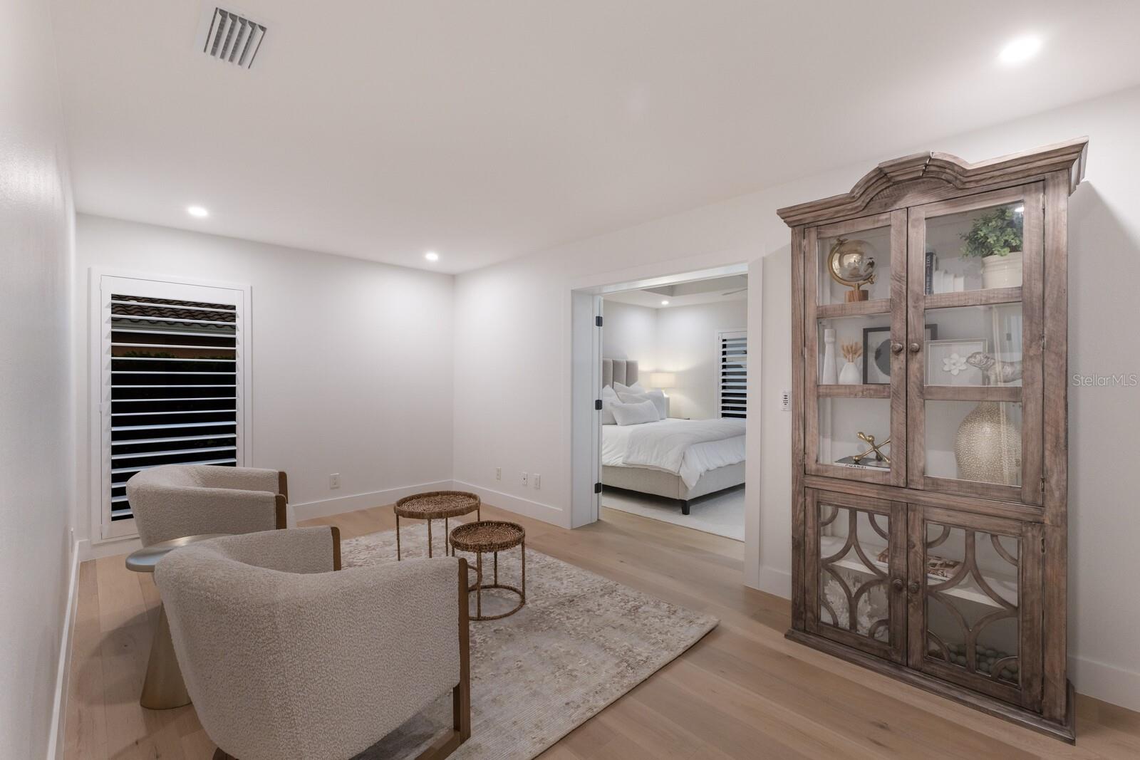 COUNTRY CLUB SHORES - Residential