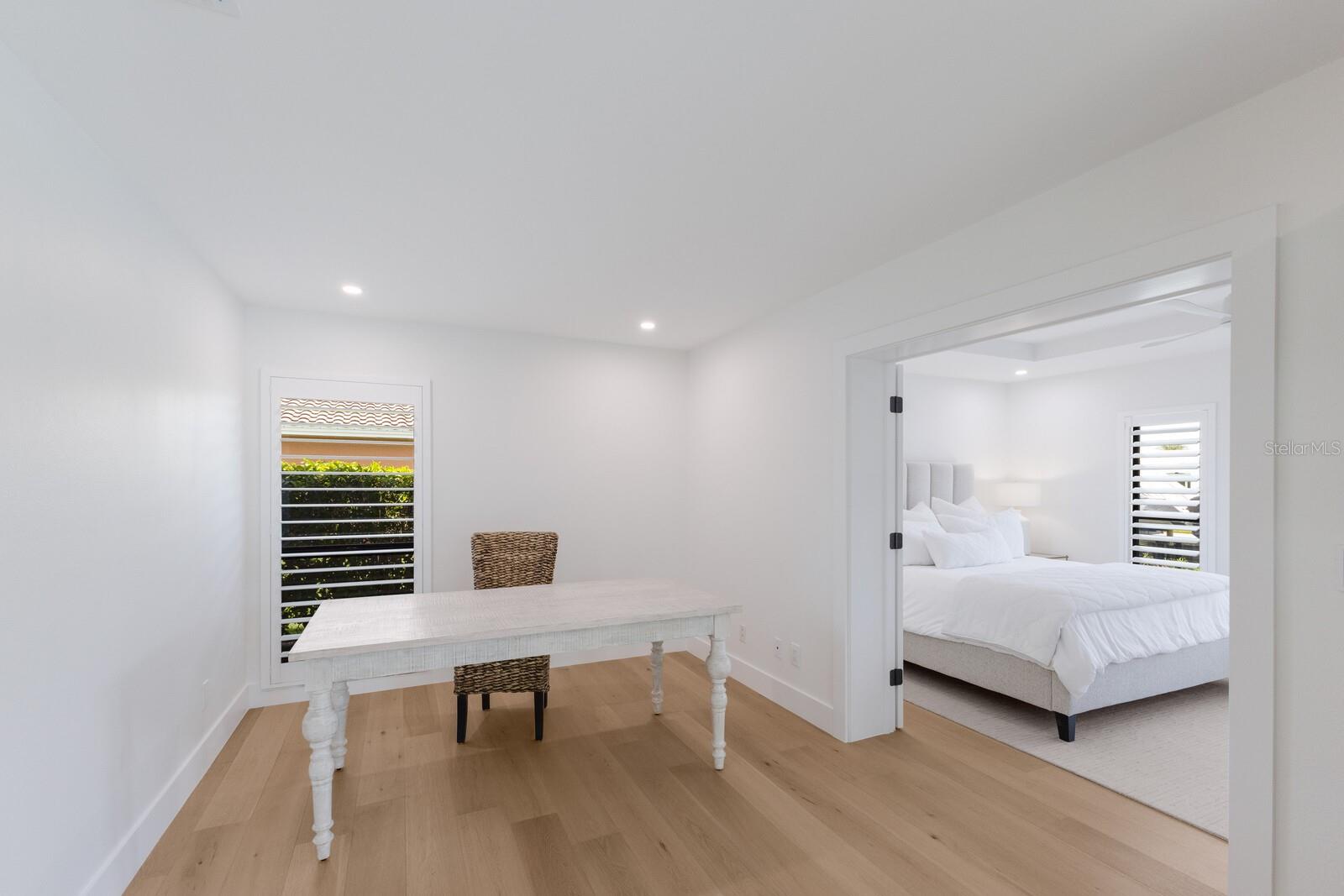 COUNTRY CLUB SHORES - Residential