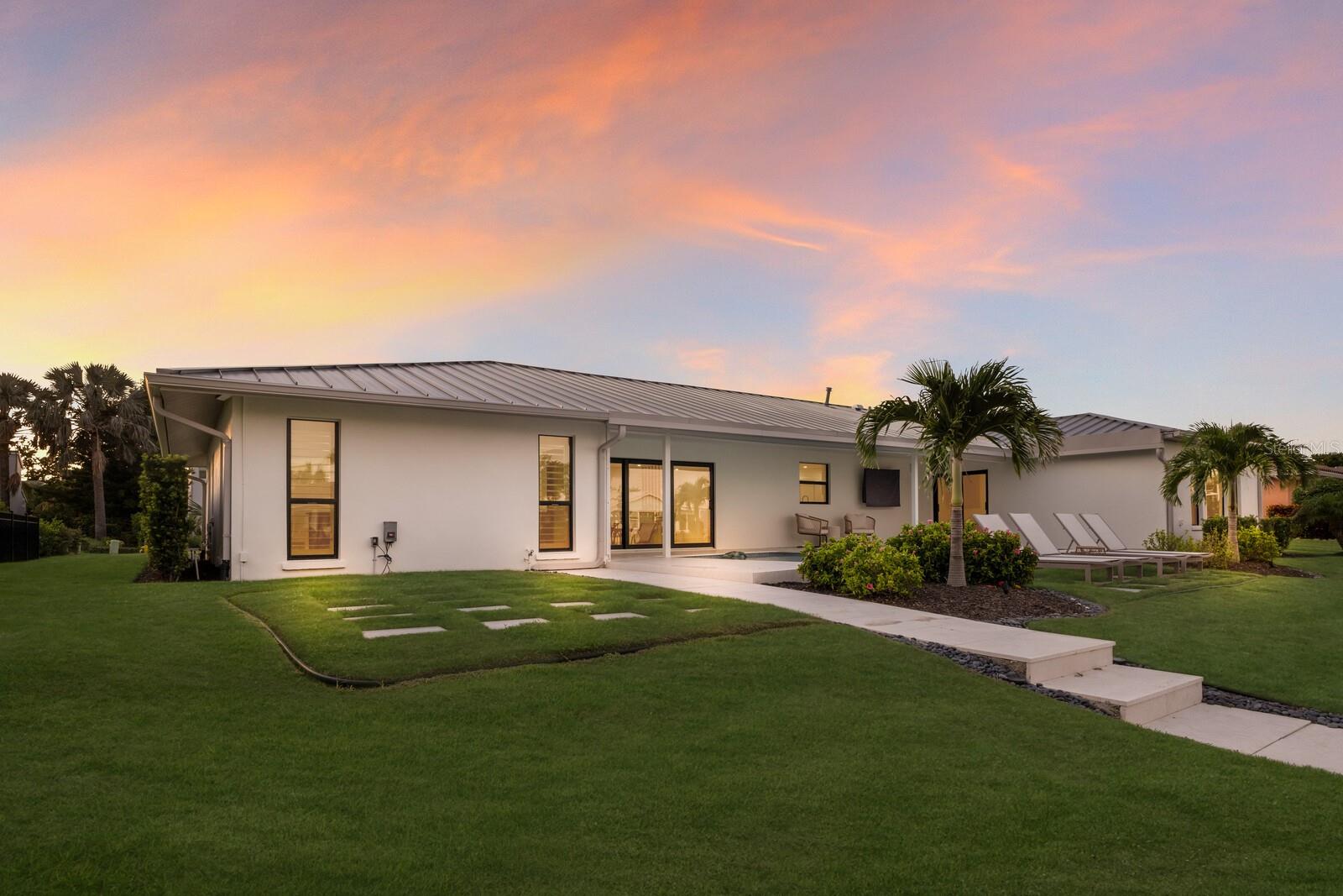 COUNTRY CLUB SHORES - Residential