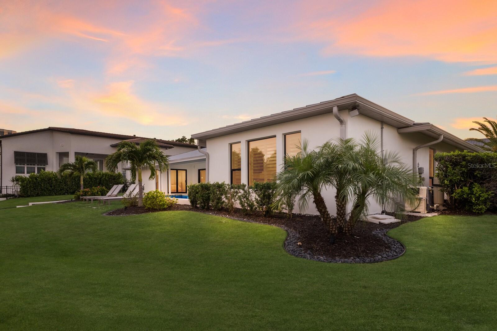 COUNTRY CLUB SHORES - Residential